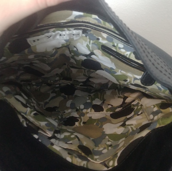 ✴️ NWOT Hype Leather Buckle Clutch Black/Gold - Picture 4 of 5